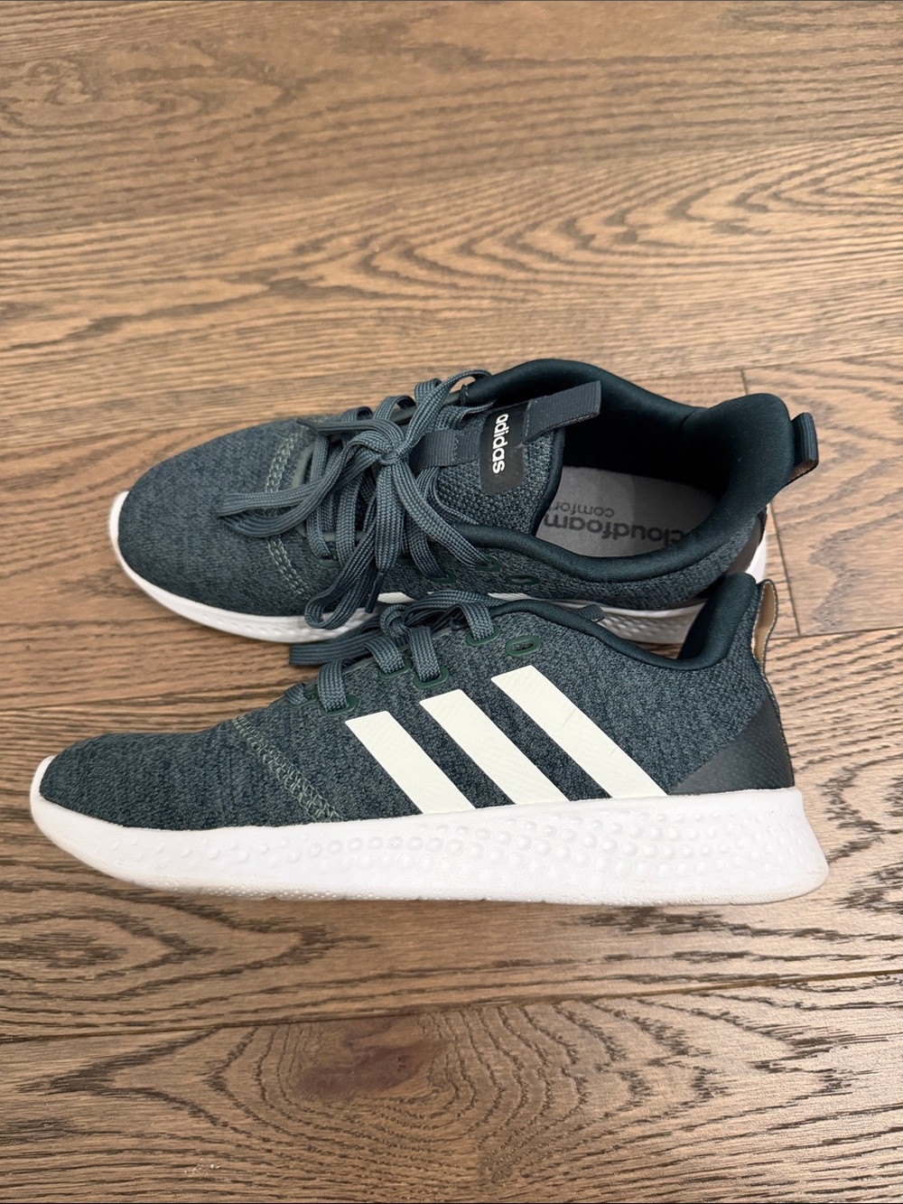 EUC adidas Sneaker in Dark Green and White